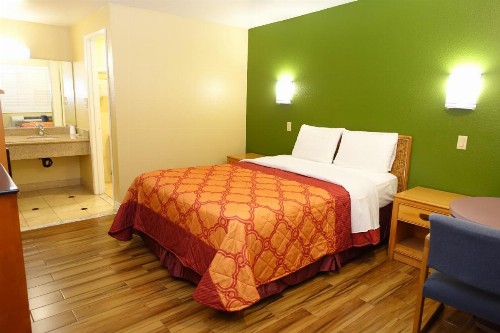 Tropic Lodge - image 13