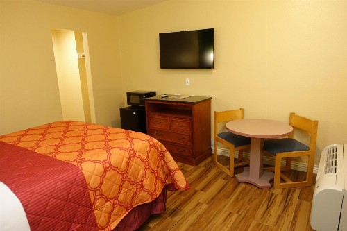 Tropic Lodge - image 16
