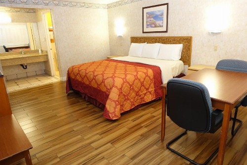 Tropic Lodge - image 25