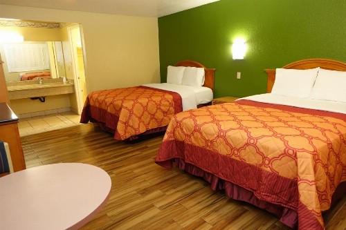 Tropic Lodge - image 27
