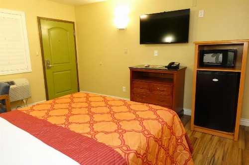 Tropic Lodge - image 29