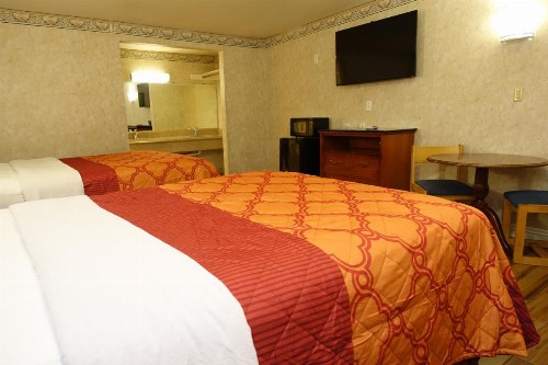 Tropic Lodge - image 31