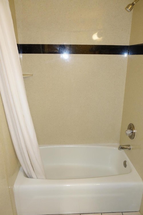 Tropic Lodge - image 33