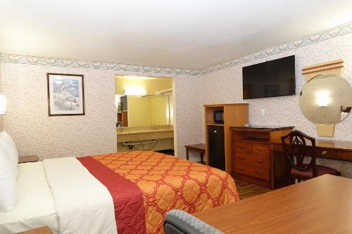 Tropic Lodge - image 36