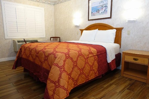 Tropic Lodge - image 38