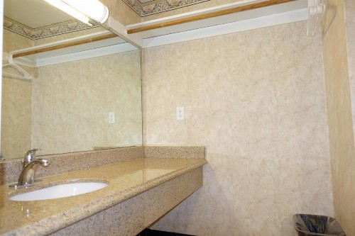 Tropic Lodge - image 39