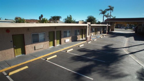Tropic Lodge - image 40