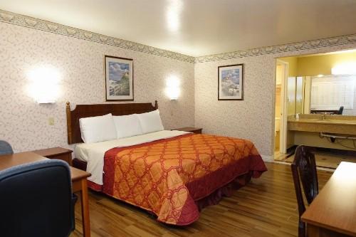 Tropic Lodge - image 49
