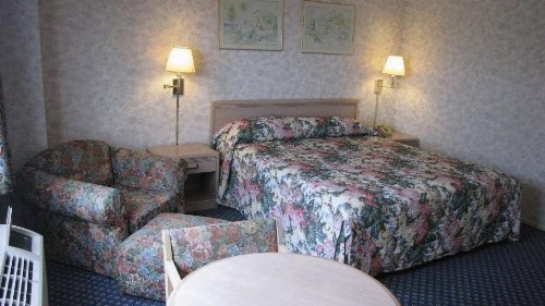 Nisei Inn - image 5