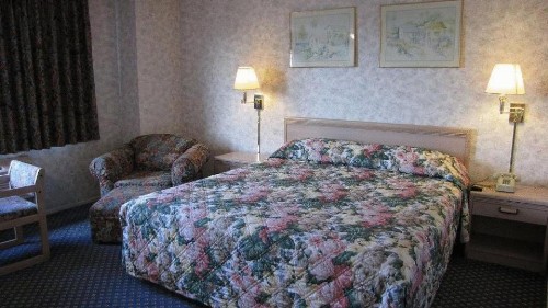 Nisei Inn - image 6