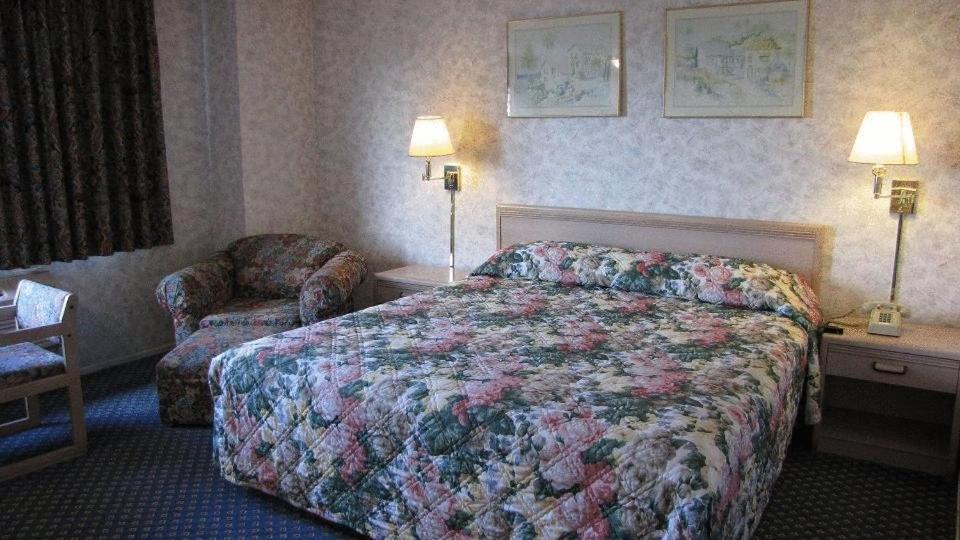 Nisei Inn - image 6