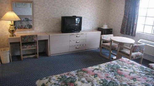 Nisei Inn - image 7