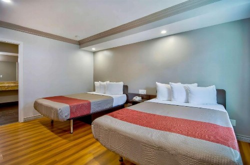 Motel 6 Gardena - image 2