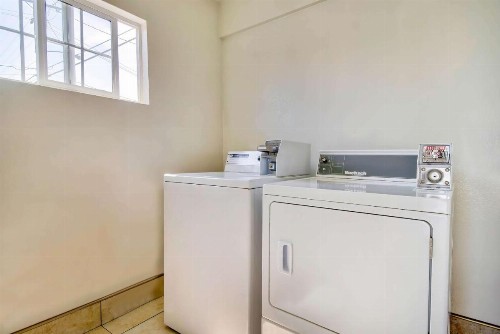 Motel 6 Gardena - image 4
