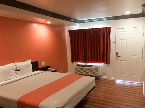 Motel 6 Gardena - image 5