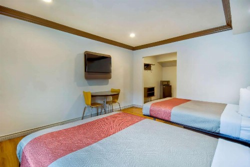 Motel 6 Gardena - image 9