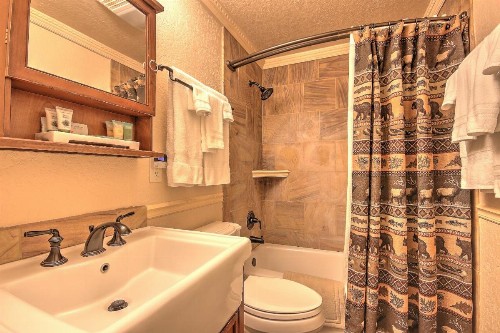 Yellowstone Gateway Inn - image 24
