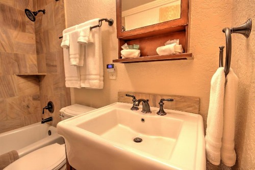 Yellowstone Gateway Inn - image 25