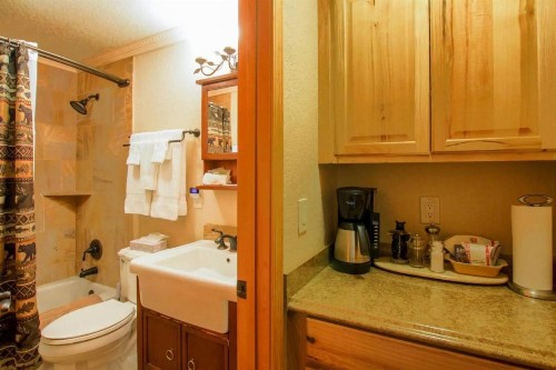 Yellowstone Gateway Inn - image 35