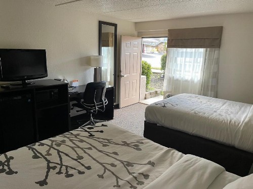 Sleep Inn & Suites Gatlinburg - image 16