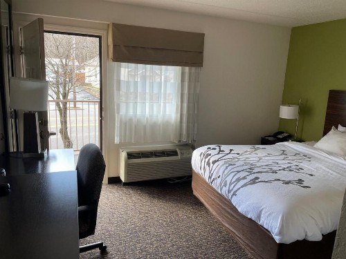 Sleep Inn & Suites Gatlinburg - image 30