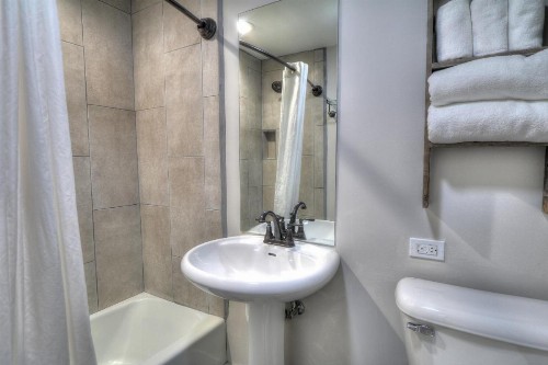 River Edge Inn - image 11