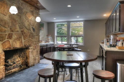 River Edge Inn - image 16