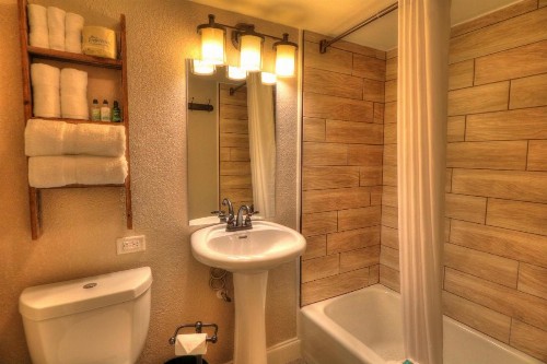 River Edge Inn - image 2