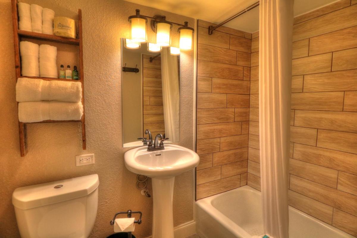 River Edge Inn - image 2