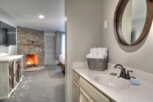 River Edge Inn - image 20