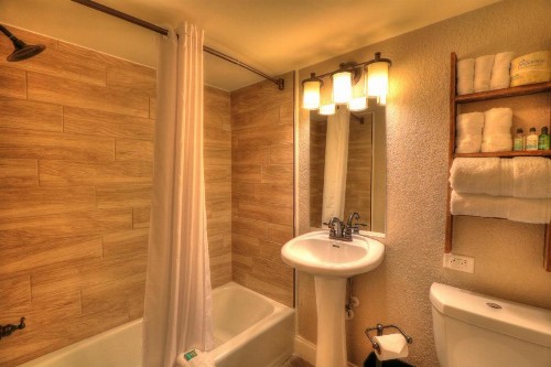 River Edge Inn - image 23