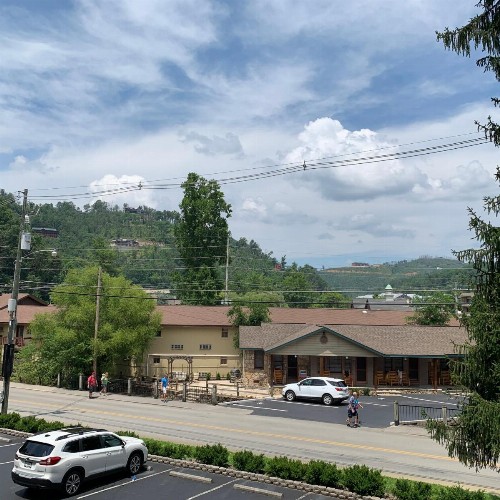 Olde Gatlinburg Rentals - image 3
