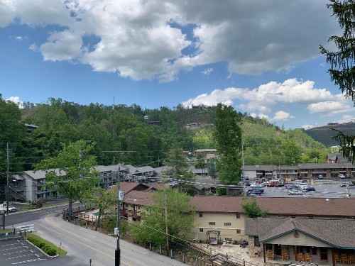 Olde Gatlinburg Rentals - image 7