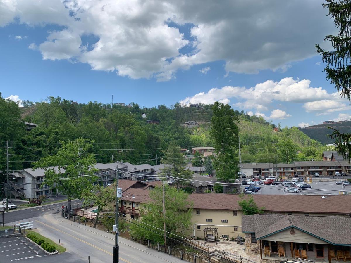 Olde Gatlinburg Rentals - image 7