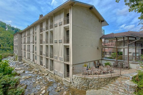 Sidney James Mountain Lodge - image 28