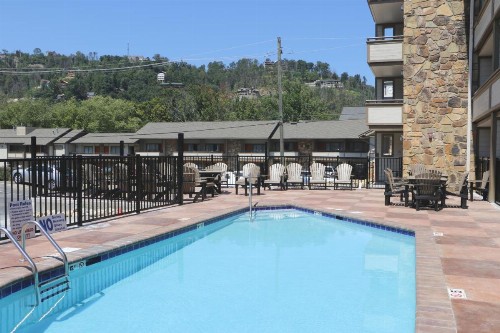 Howard Johnson by Wyndham Downtown Gatlinburg - image 11