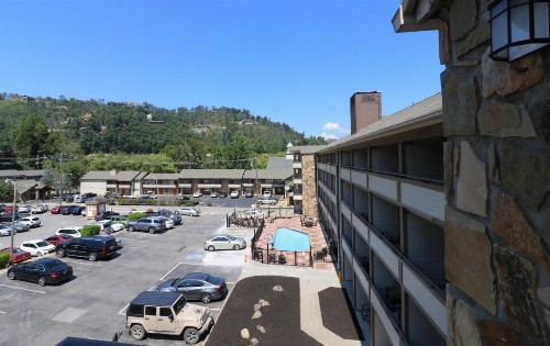 Howard Johnson by Wyndham Downtown Gatlinburg - image 14