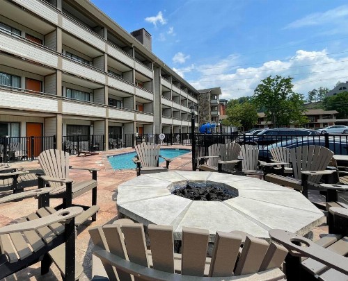 Howard Johnson by Wyndham Downtown Gatlinburg - image 18