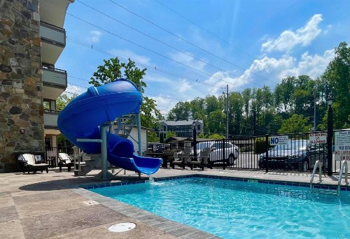 Howard Johnson by Wyndham Downtown Gatlinburg - image 2