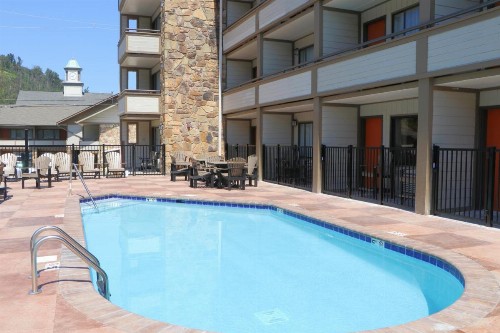 Howard Johnson by Wyndham Downtown Gatlinburg - image 24