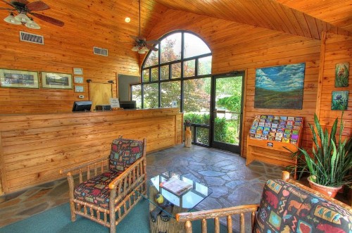 Howard Johnson by Wyndham Downtown Gatlinburg - image 27