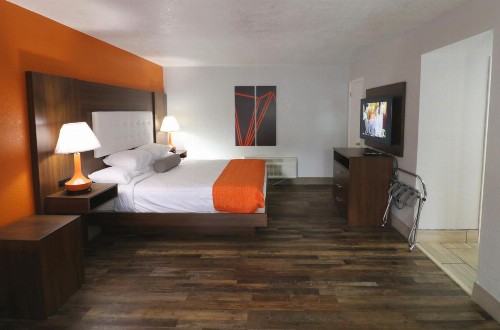 Howard Johnson by Wyndham Downtown Gatlinburg - image 29