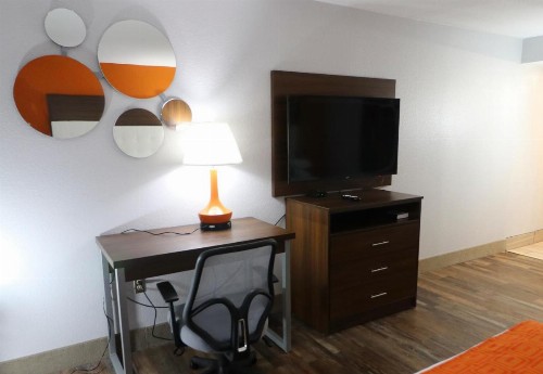 Howard Johnson by Wyndham Downtown Gatlinburg - image 30