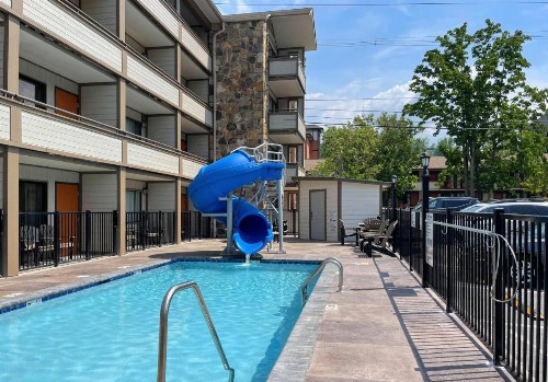 Howard Johnson by Wyndham Downtown Gatlinburg - image 32