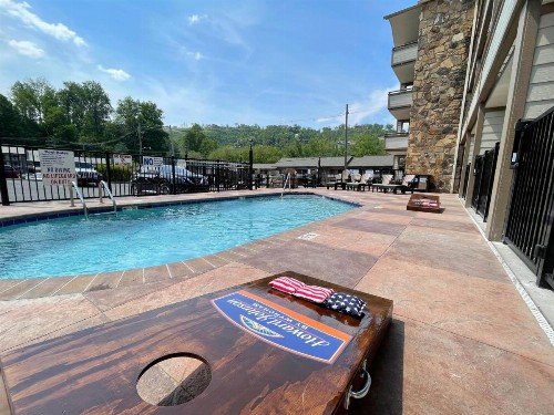 Howard Johnson by Wyndham Downtown Gatlinburg - image 33