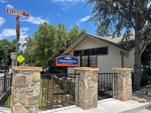 Howard Johnson by Wyndham Downtown Gatlinburg - image 4