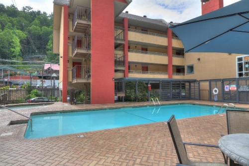 Gatlinburg River Inn - image 12