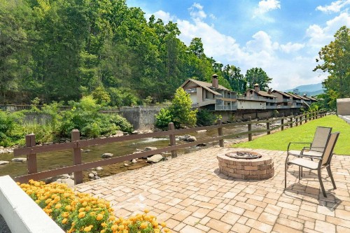 Gatlinburg River Inn - image 21