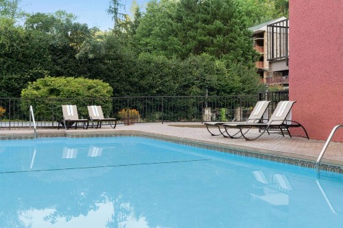 Gatlinburg River Inn - image 32
