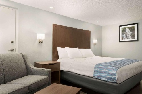 Gatlinburg River Inn - image 36